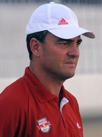 Ricardo Pinto continua como técnico em 2009